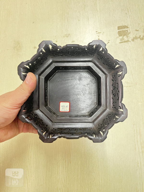紫檀透雕卷草纹供台 - 图6
